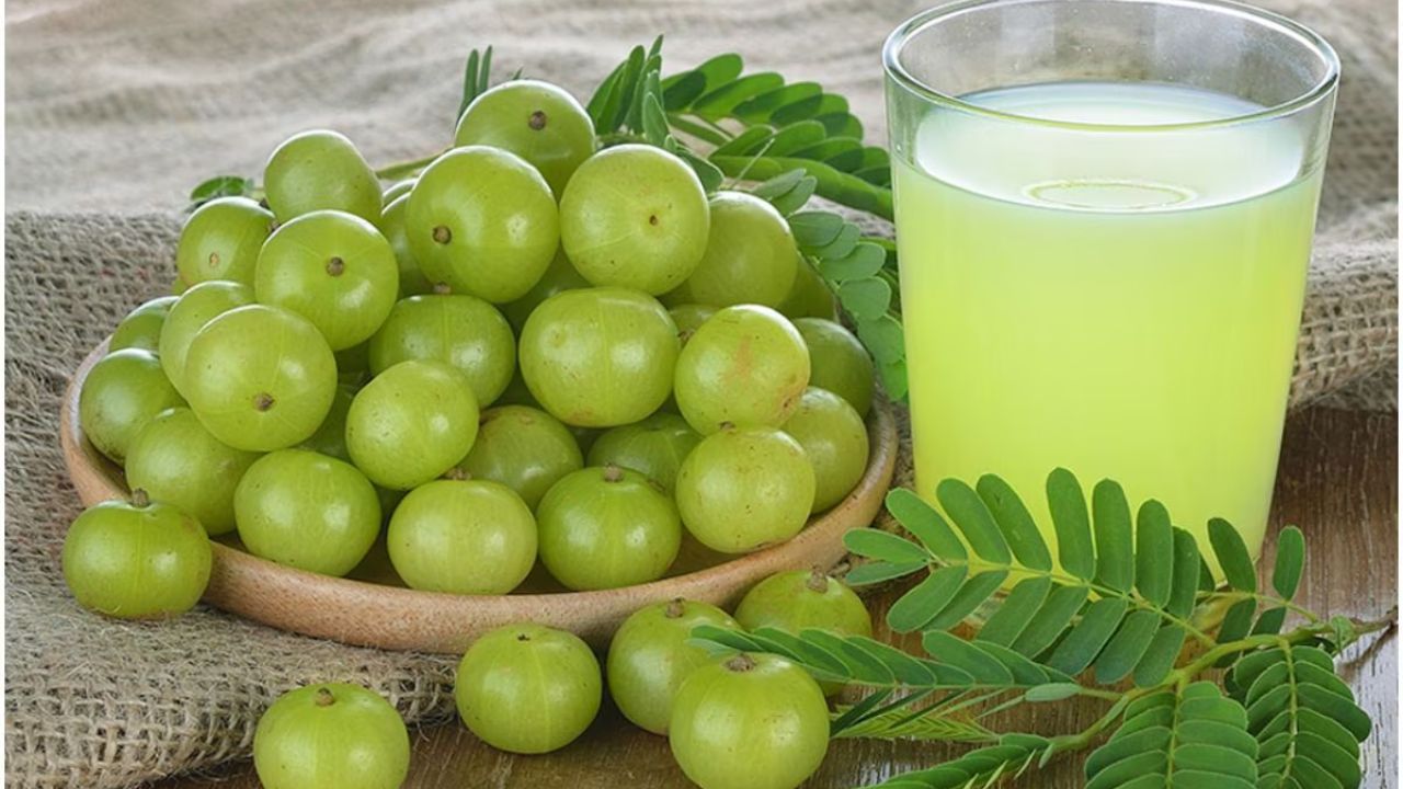 You are currently viewing How to Make Amla Shots for Instant Hair Growth